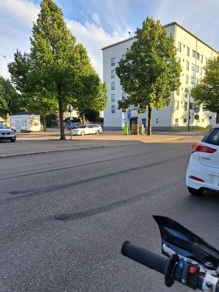 Linnoituksen lukio ennen ja Hamina Spa nyt